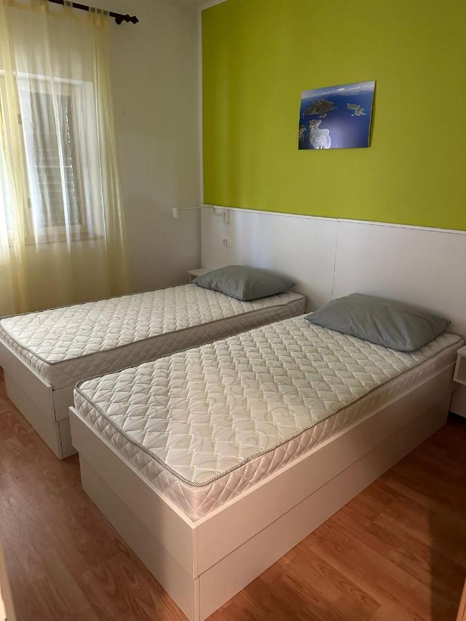 Apartments With A Parking Space 말리로시니 외부 사진