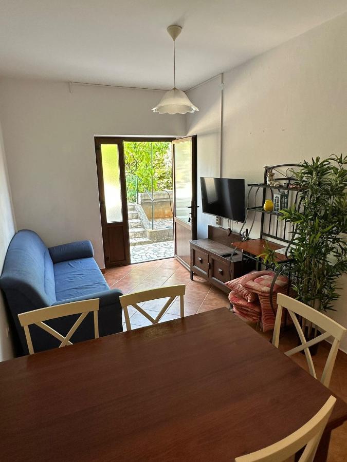 Apartments With A Parking Space 말리로시니 외부 사진