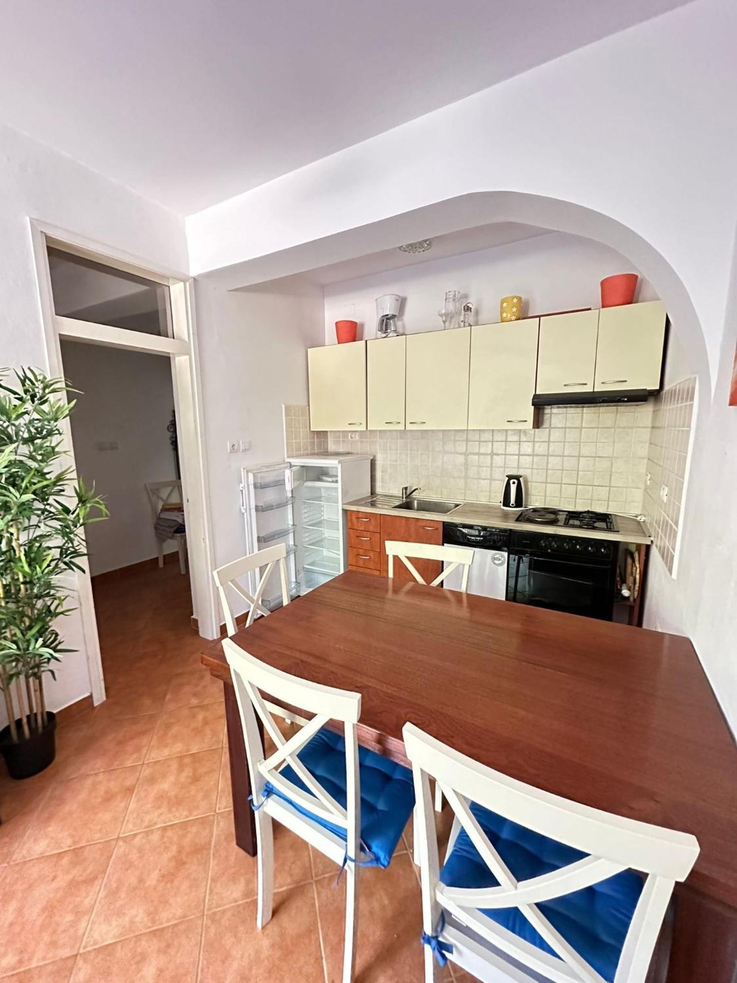 Apartments With A Parking Space 말리로시니 객실 사진